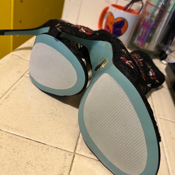 Betsey Johnson embroidered ankle booties, never worn✨ - Picture 2 of 4